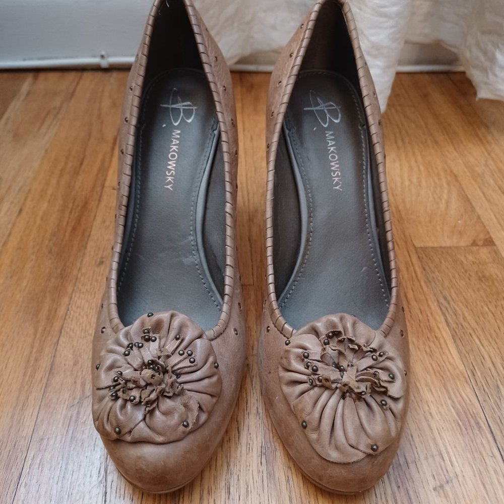 B. Makowsky Tan nude Heels